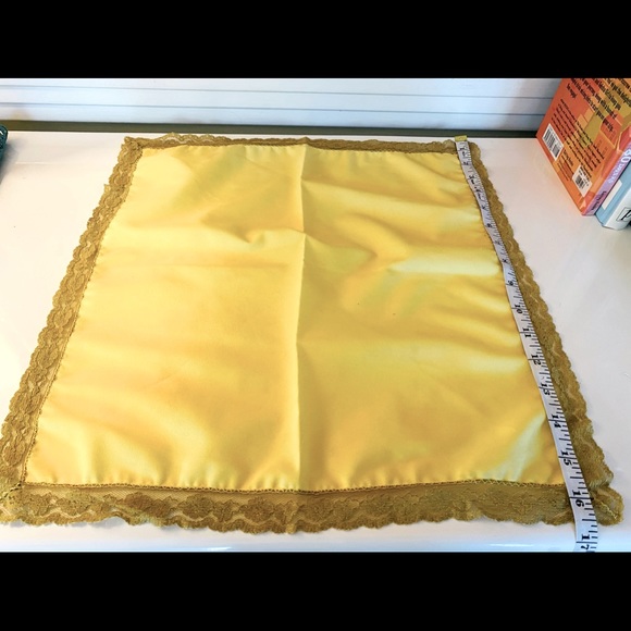 8 Vintage Yellow & Bronze Lace Trim Linen Napkins - Picture 7 of 14